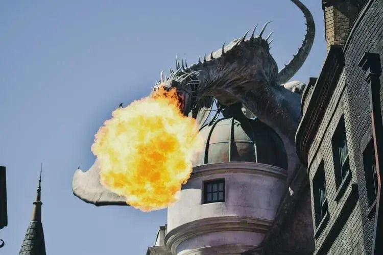 Universal Studios tickets, Harry Potter Diagon Alley dragon